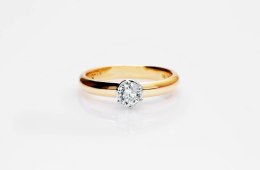 Złoty pierścionek PXD0660 - Diament