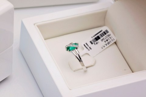 Złoty pierścionek PBD2724E - Diament