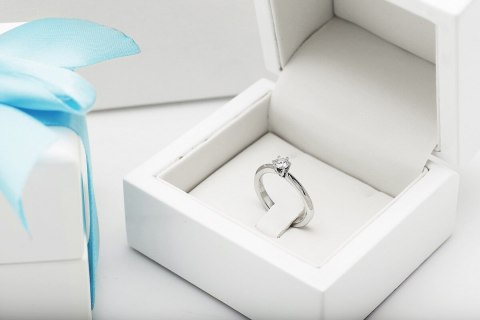 Złoty pierścionek PBD4409 - Diament