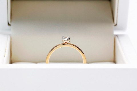 Złoty pierścionek PZD2500 - Diament