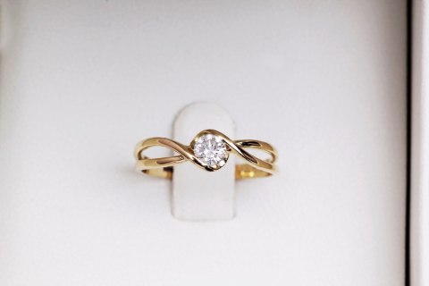 Złoty pierścionek PZD4357 - Diament