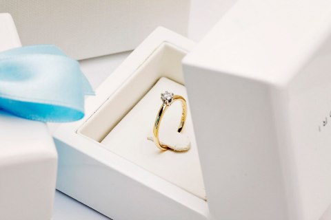 Złoty pierścionek PZD4409 - Diament