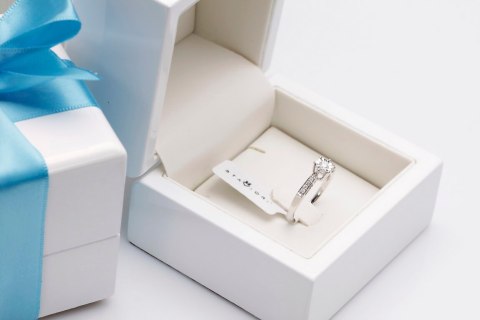 Złoty pierścionek PBD2762 - Diament