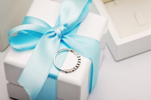 Złoty pierścionek PBD3867R - Diament