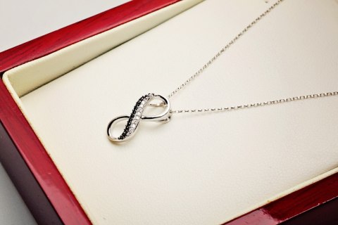 Złoty wisiorek WBD3890 - Diament