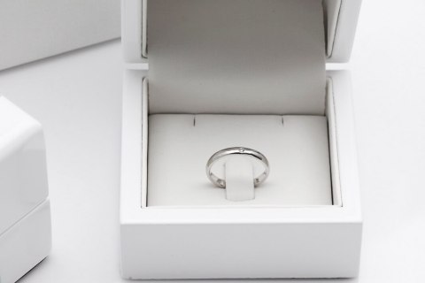 Złota obrączka PBD4790 - Diament