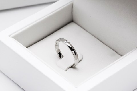 Złota obrączka PBD4790 - Diament