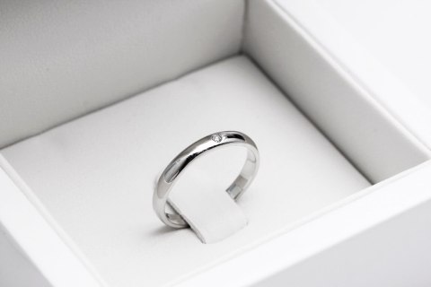 Złota obrączka PBD4790 - Diament
