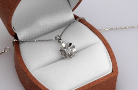 Złoty wisiorek WBD1880 - Diament