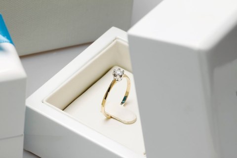 Złoty pierścionek PXD4837 - Diament