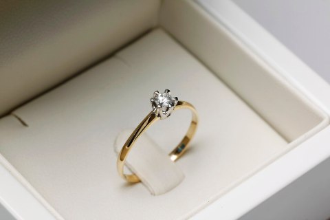 Złoty pierścionek PXD4837 - Diament