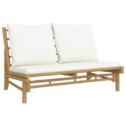 Ławka ogrodowa, kremowe poduszki, bambus