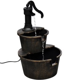 Fontanna w formie studni z pompą