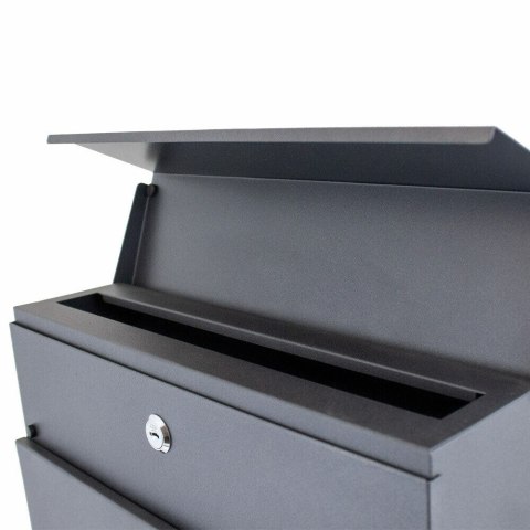 SKRZYNKA POCZTOWA na listy gazety prasę z gazetnikiem