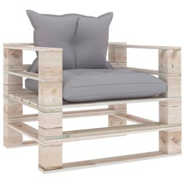 Sofa ogrodowa z palet, z szarymi poduszkami, drewno sosnowe