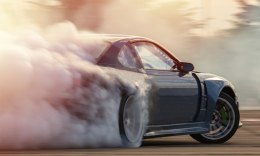 Obraz Wieloczęściowy Samochód Sportowy W Chmurze Dymu