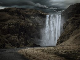 Obraz Wieloczęściowy Majestatyczny Wodospad Skógafoss