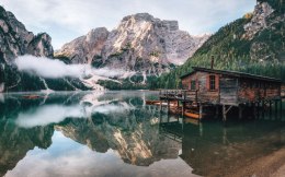 Obraz Wieloczęściowy Domek Nad Włoskim Jeziorem Braies 3D