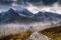 Obraz Wieloczęściowy Mglisty Krajobraz Z Halą Gąsienicową W Tatrach
