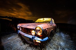Obraz Wieloczęściowy Stary Opuszczony Samochód 3D