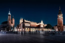 Obraz Wieloczęściowy Krakowskie Sukiennice I Wieża Mariacka Nocą
