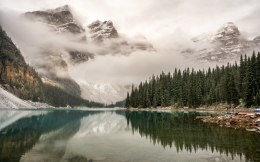 Obraz Wieloczęściowy Jezioro Moraine W Parku Narodowym Banff, Kanada