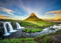 Obraz Na Płótnie Wodospad Na Tle Góry Kirkjufell Na Islandii