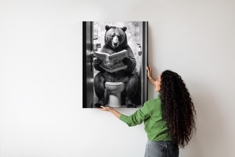 Plakat Czarno-Biały Niedźwiedź W Toalecie