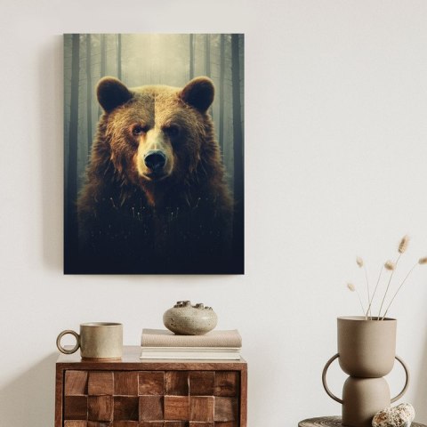 Plakat Ogromny Niedźwiedź W Zamglonym Lesie