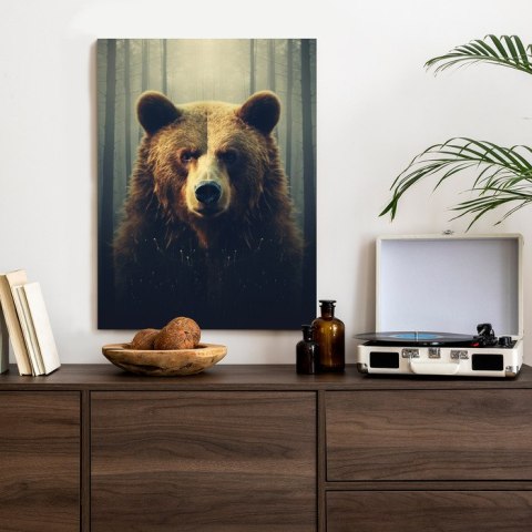 Plakat Ogromny Niedźwiedź W Zamglonym Lesie