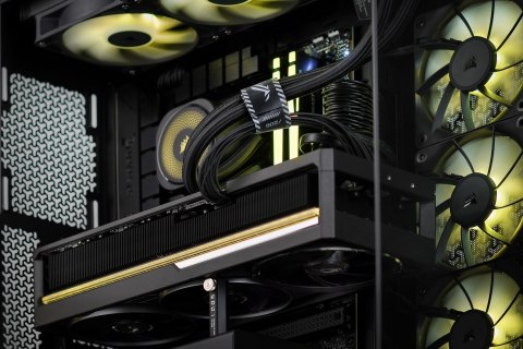 Actina iCUE 7800X3D/32GB/2TB/RTX5070Ti/850W/W11