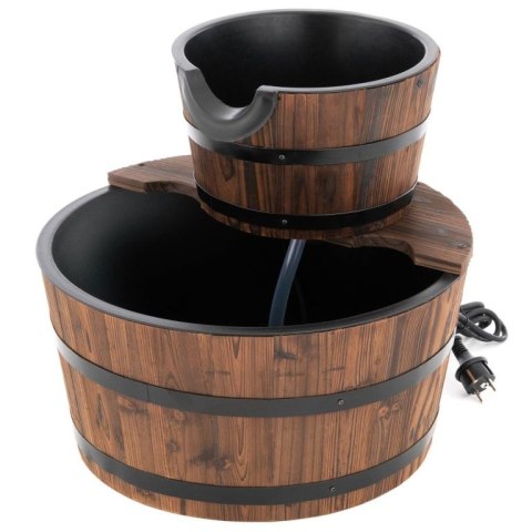 Fontanna ogrodowa - fontanna z dwoma drewnianymi wiaderkami