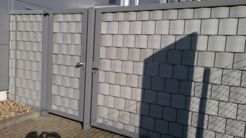 Taśma ogrodzeniowa PASKI 6 x 2,55mb ORANGE 19cm PROTECTO™ SZARA + 12 klipsów GRATIS