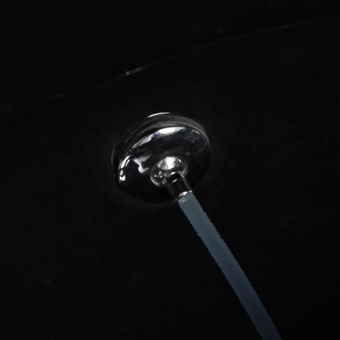 Podwieszana toaleta bezkołnierzowa ze spłuczką podtynkową