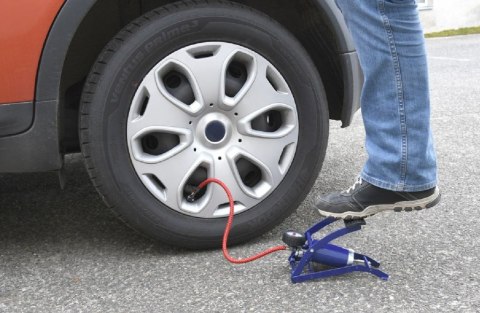 Pompka nożna z manometrem jednotłokowym