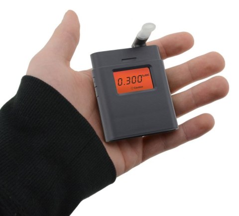 Cyfrowy tester alkoholu w wydychanym powietrzu — czarny