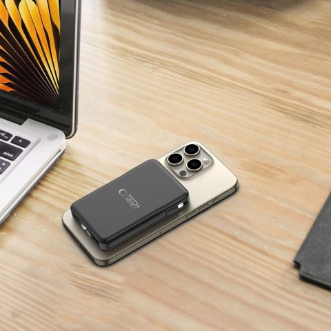 Powerbank magnetyczny PB31 10000mAh 15W MagSafe z kablami USB-C iPhone Lightning - czarny