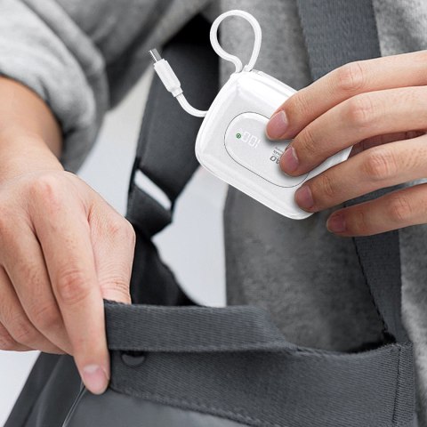 Powerbank K32 10000 mAh z wbudowanym kablem USB-C iPhone Lightning 22.5W - biały