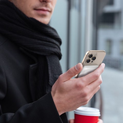 Powerbank K26S 5000mAh 20W USB-A / USB-C / MagSafe - biały