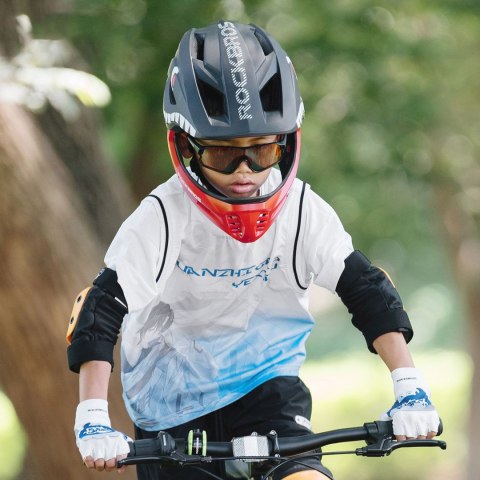 Kask rowerowy dziecięcy z odpinaną szczęką rozmiar S 48-52cm - czarny rekin