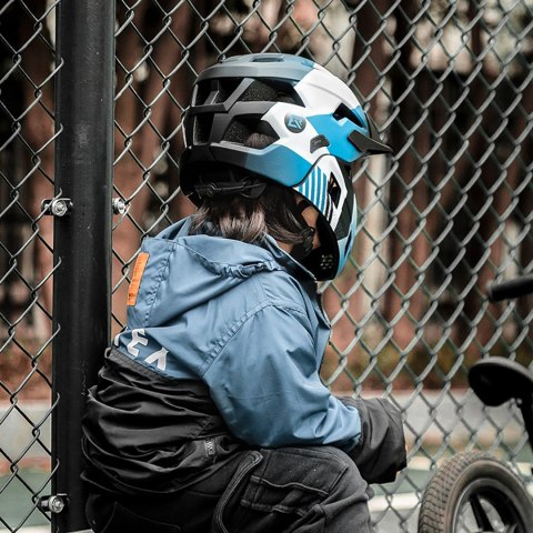 Kask rowerowy dziecięcy z odpinaną szczęką rozmiar S 48-54cm - niebieski