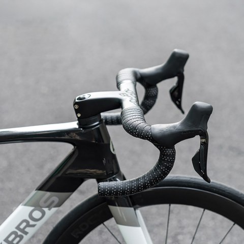 Owijka na kierownicę rowerową silikonowa perforowana z efektem kameleona - fioletowa