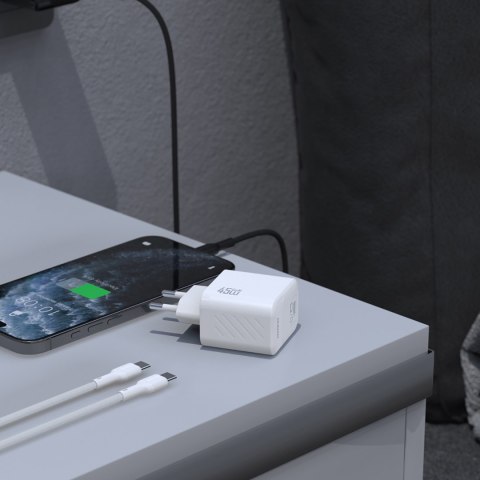 Ładowarka sieciowa GaN z kablem USB-C 45W - czarna