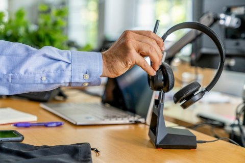 Poly Voyager 4320 MS Teams Certified USB-A Headset +BT700 dongle 77Y98AA