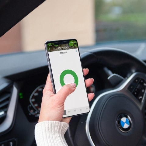 Yale Inteligentny sterownik do garażu 1x Smart Opener , 1x Door Position Sensor, 1x Magnes, 2x Dodatkowy kabel, 2x Taśma instala