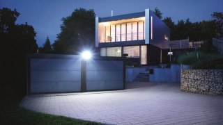 Naświetlacz z czujnikiem Steinel XLED PRO 240 LED PIR 19,3W 3000K 2124lm IP44 IK03 230V biały / tworzywo sztuczne